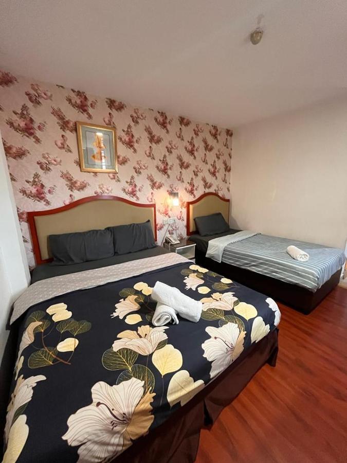 Mr Hotel Nusa Bestari Skudai Esterno foto