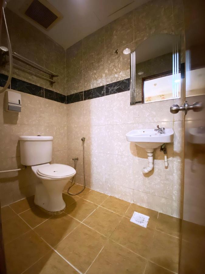 Mr Hotel Nusa Bestari Skudai Esterno foto