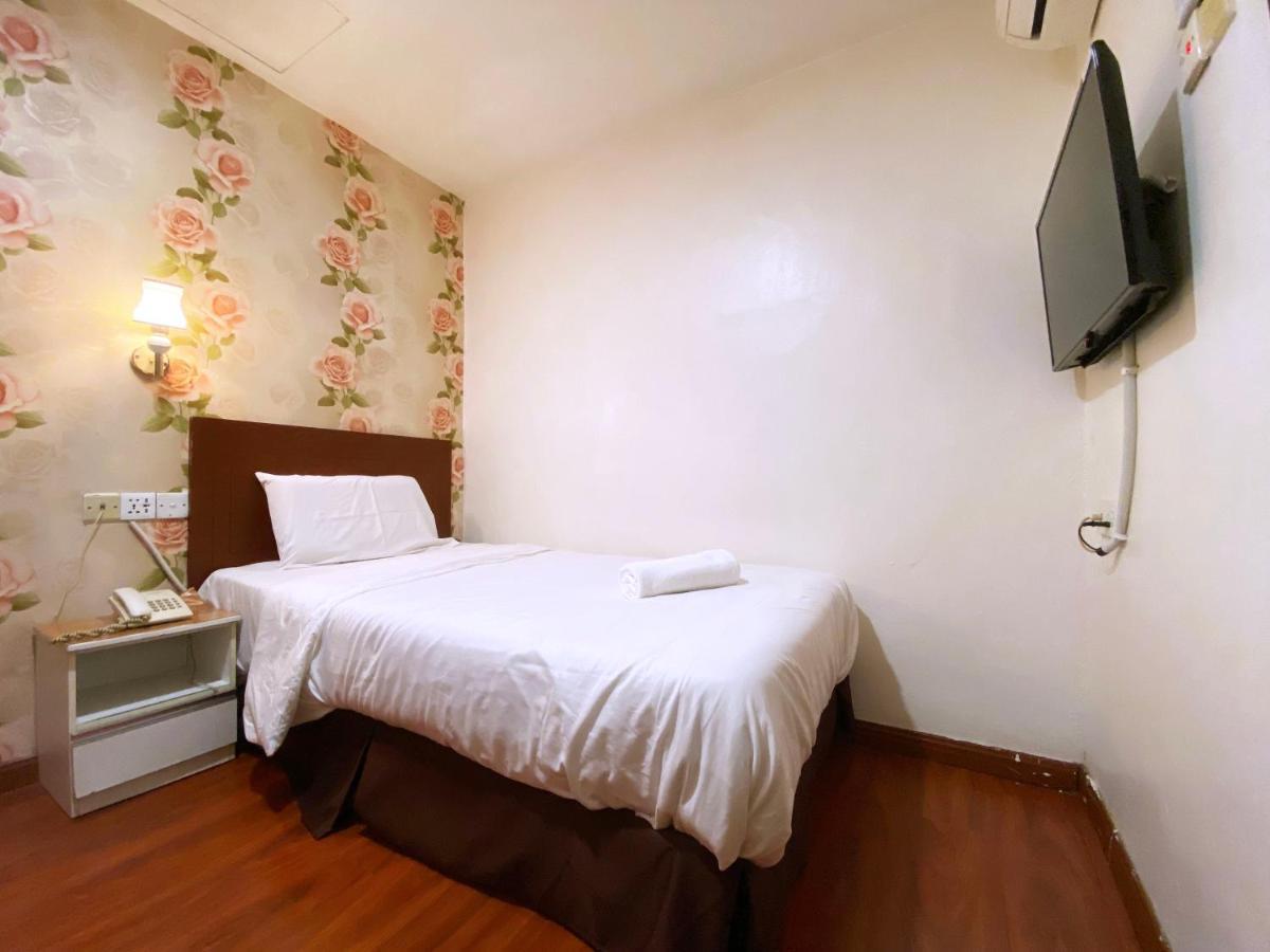 Mr Hotel Nusa Bestari Skudai Esterno foto