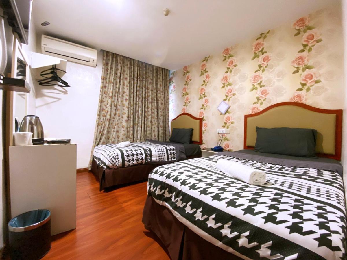 Mr Hotel Nusa Bestari Skudai Esterno foto