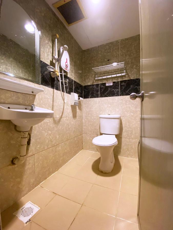 Mr Hotel Nusa Bestari Skudai Esterno foto